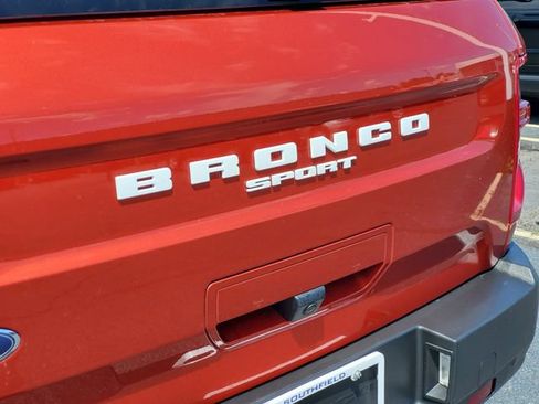 Used 2023 Ford Bronco Sport Outer Banks w/ Tech Package AWD/4WD image 32