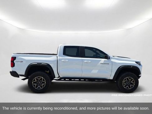 Used 2024 Chevrolet Colorado ZR2 w/ Technology Package AWD/4WD image 4