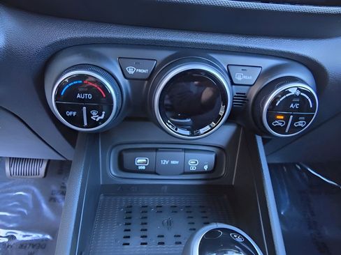 Used 2025 Hyundai Venue SEL image 20