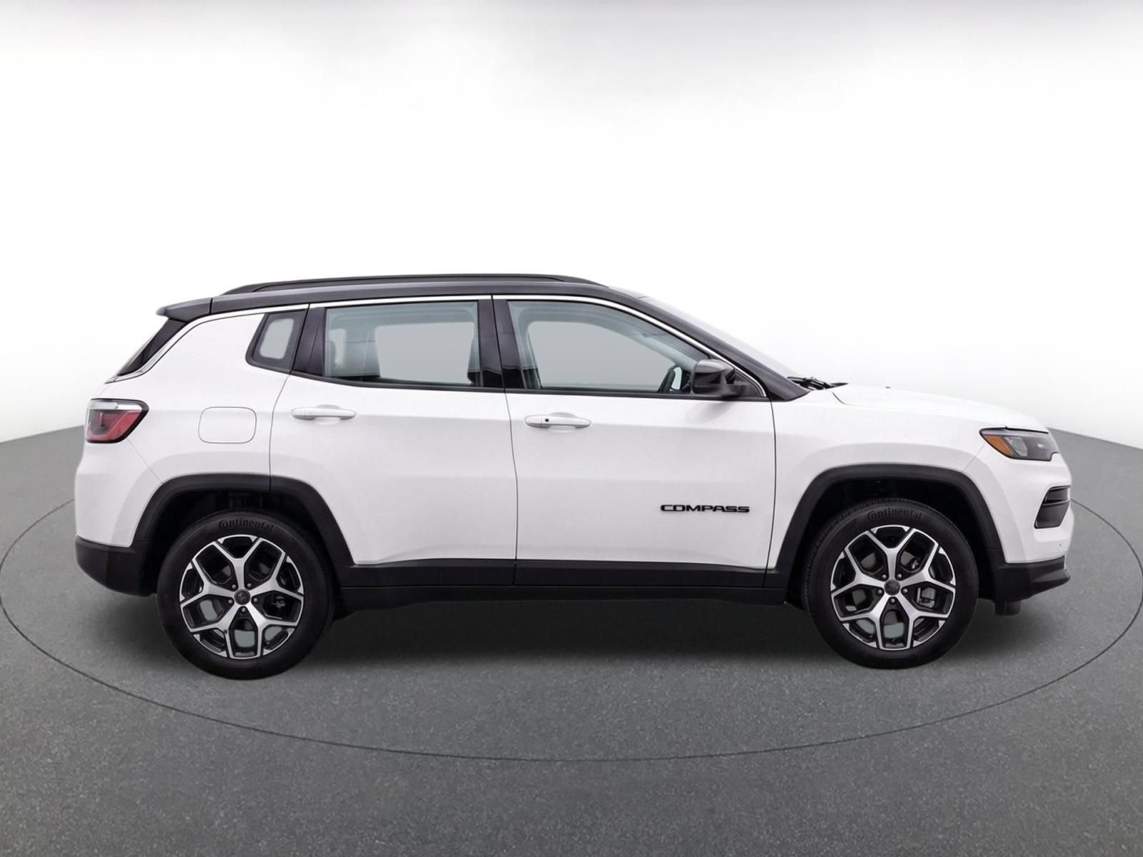 Used 2025 Jeep Compass Limited AWD/4WD image 9