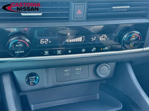 Used 2025 Nissan Rogue SV AWD/4WD image 19