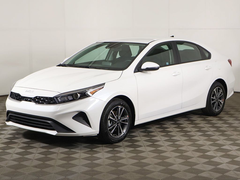 Used 2023 Kia Forte LXS w/ LXS Technology Package FWD image 7
