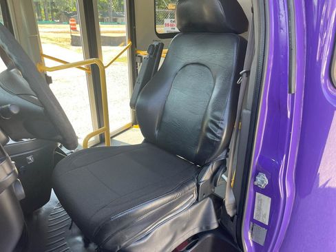 Used 2015 Chevrolet Express 4500 w/ Shuttle Bus Package RWD image 12