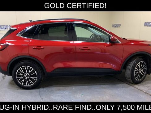Used 2026 Ford Escape SE FWD image 2