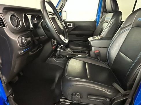 Used 2022 Jeep Wrangler Unlimited Rubicon 4xe w/ Cold Weather Group AWD/4WD image 11
