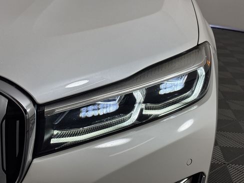 Used 2022 BMW 750i xDrive AWD/4WD image 12