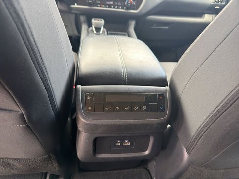 Used 2025 Nissan Pathfinder SV image 24