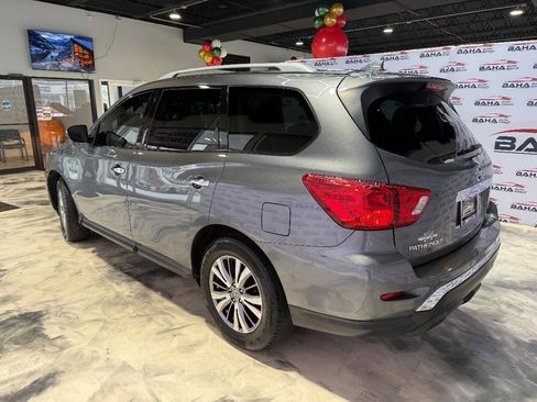 Used 2019 Nissan Pathfinder SV image 10