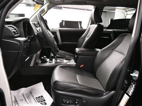 Used 2017 Toyota 4Runner SR5 Premium AWD/4WD image 9
