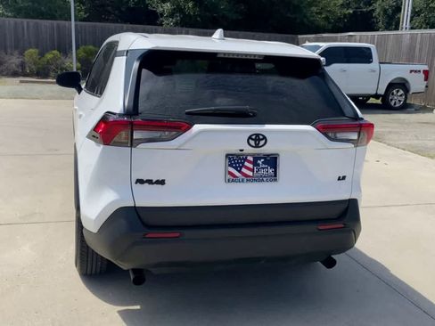 Used 2022 Toyota RAV4 LE FWD image 7