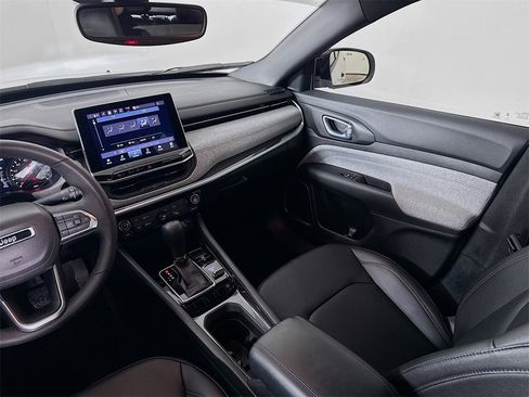 Used 2024 Jeep Compass Latitude image 22