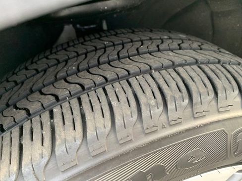 Used 2023 Buick Envision Essence image 27