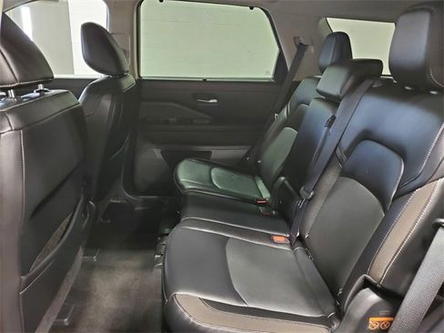 Used 2023 Nissan Pathfinder SL w/ Black Appearance Package image 12