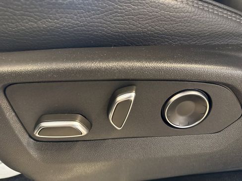 Used 2025 GMC Yukon XL Denali image 23