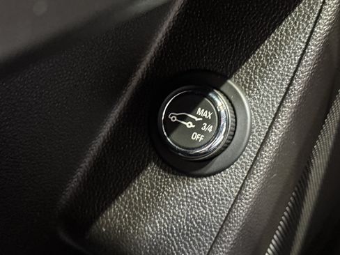 Used 2020 Chevrolet Traverse LT image 37