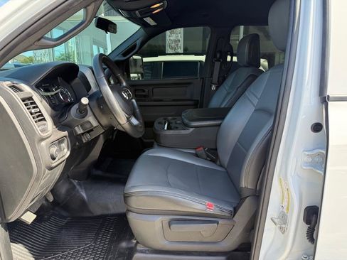 Used 2024 RAM 2500 Tradesman w/ Chrome Appearance Group AWD/4WD image 11