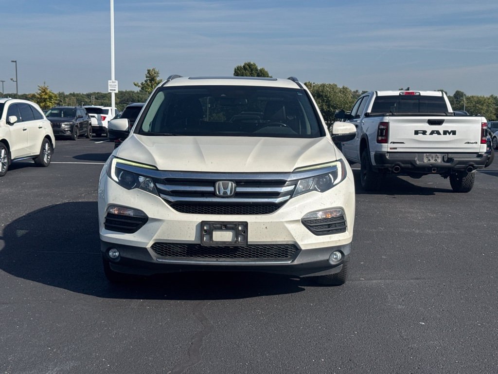 Used 2018 Honda Pilot Touring image 2