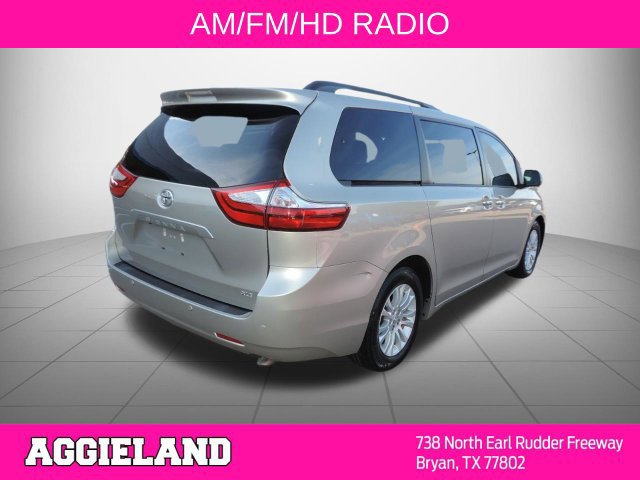 Used 2016 Toyota Sienna XLE w/ XLE Navigation Package FWD image 4