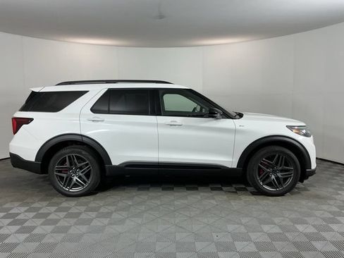 Used 2026 Ford Explorer ST-Line w/ ST-Line Street Pack AWD/4WD image 4