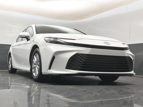 Used 2025 Toyota Camry LE FWD image 10