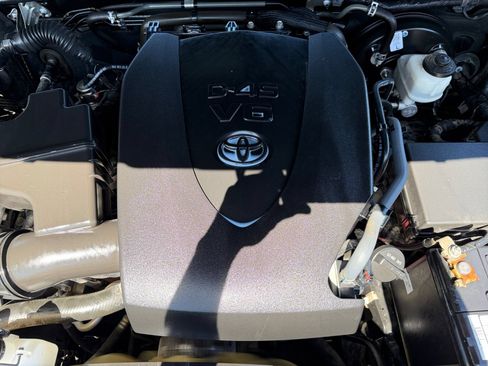 Used 2022 Toyota Tacoma Limited AWD/4WD image 38