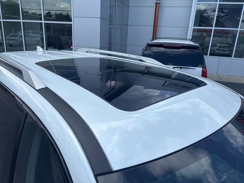 Used 2025 Nissan Pathfinder Platinum image 21