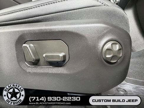 Used 2024 Jeep Gladiator Rubicon w/ Technology Group AWD/4WD image 19