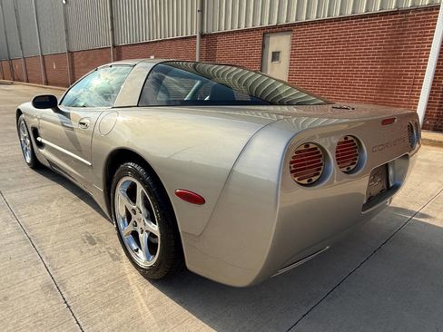 Used 2002 Chevrolet Corvette Coupe w/ Preferred Equipment Group2 image 7