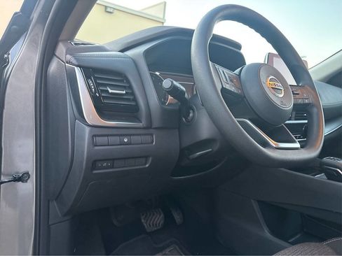 Used 2021 Nissan Rogue SV image 25