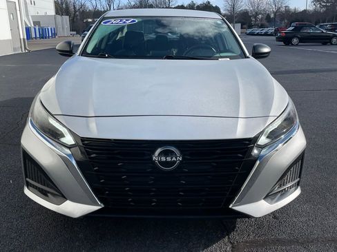 Used 2024 Nissan Altima 2.5 SV image 9