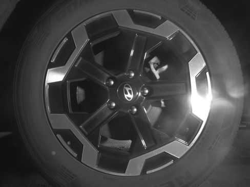 Used 2025 Hyundai Santa Fe SEL FWD image 17