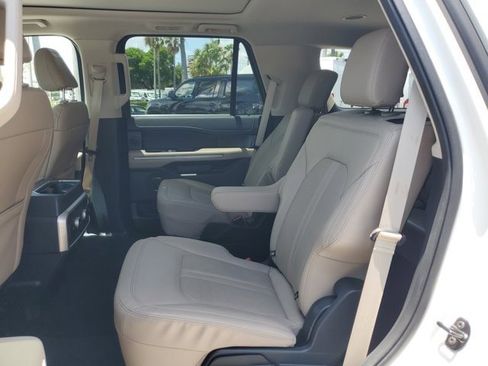 Used 2022 Ford Expedition Limited RWD image 17