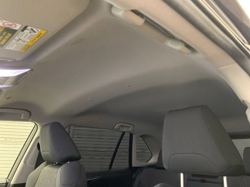 Used 2025 Toyota RAV4 XLE AWD/4WD image 18