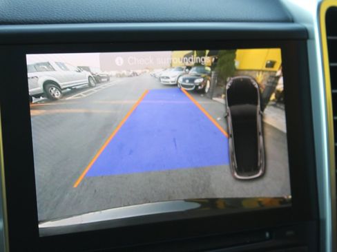 Used 2017 Porsche Cayenne Platinum Edition image 11