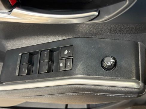 Used 2023 Toyota Highlander XLE image 16