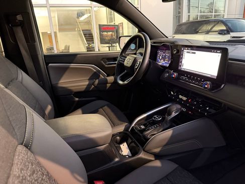 Used 2024 Chevrolet Colorado ZR2 w/ Technology Package image 23