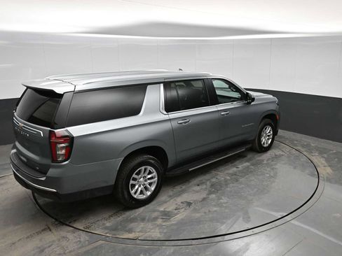 Used 2024 Chevrolet Suburban LT image 27