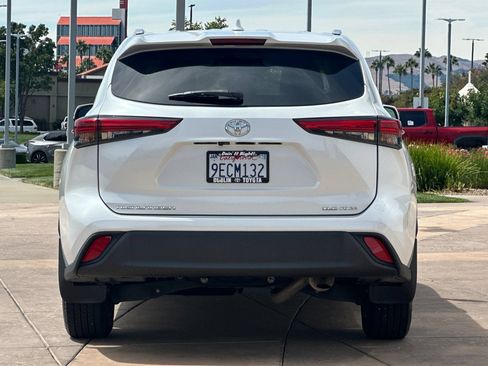 Certified 2023 Toyota Highlander XLE AWD/4WD image 6