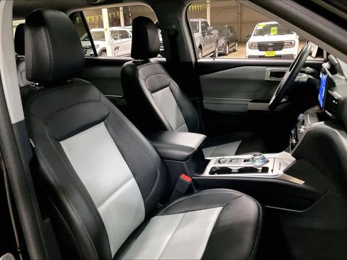 Certified 2024 Ford Explorer XLT w/ Equipment Group 202A AWD/4WD image 7