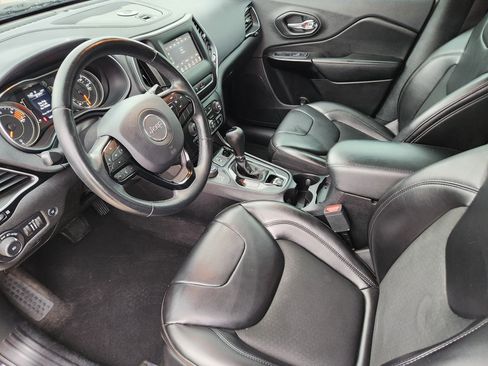 Used 2019 Jeep Cherokee Latitude Plus image 16