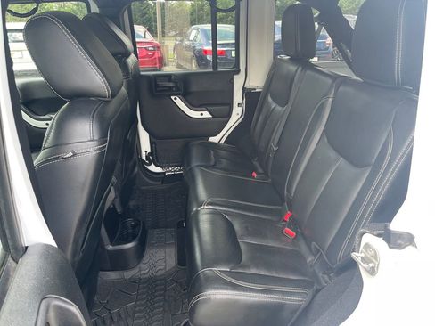 Used 2014 Jeep Wrangler Unlimited Sahara AWD/4WD image 18