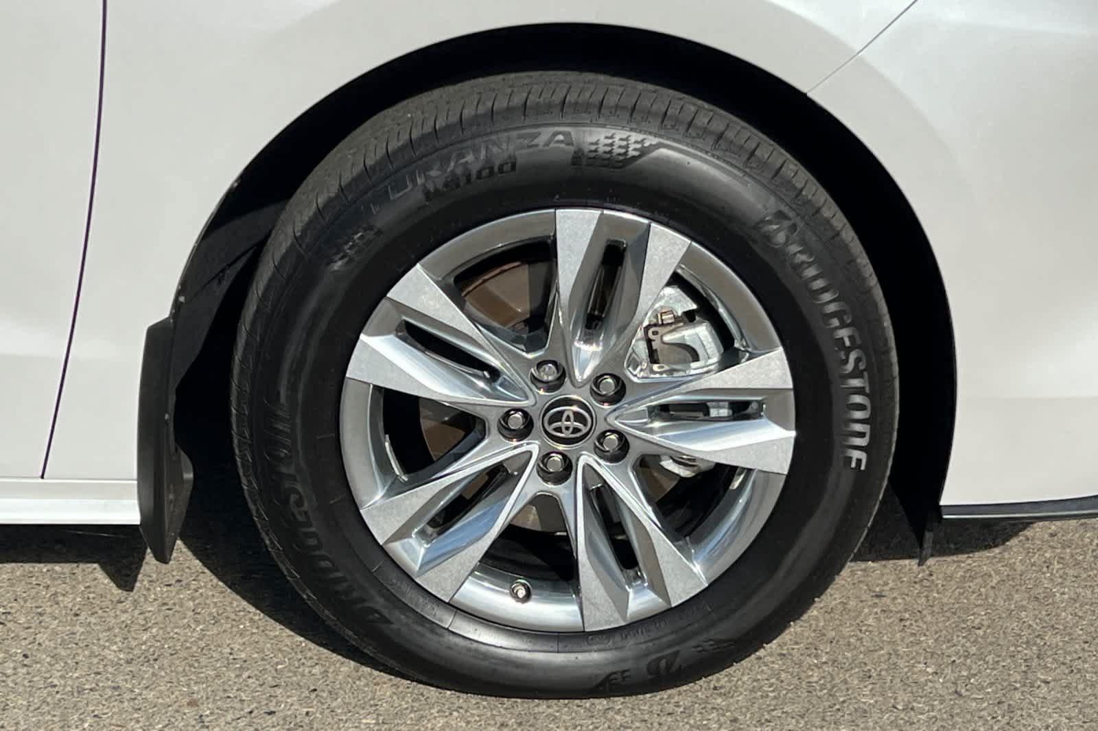 Used 2025 Toyota Sienna XLE w/ XLE Plus Package AWD/4WD image 18
