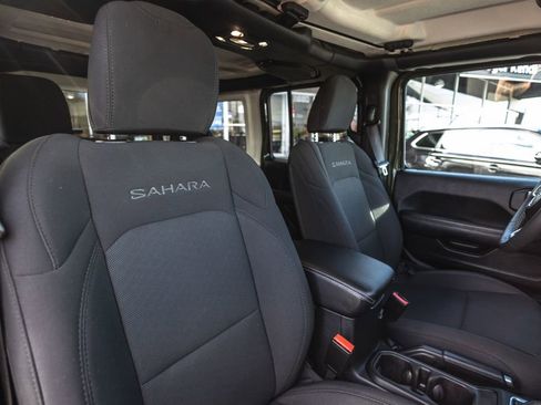 Used 2023 Jeep Wrangler Unlimited Sahara AWD/4WD image 28