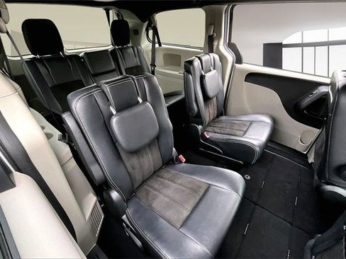 Used 2019 Dodge Grand Caravan SXT image 22