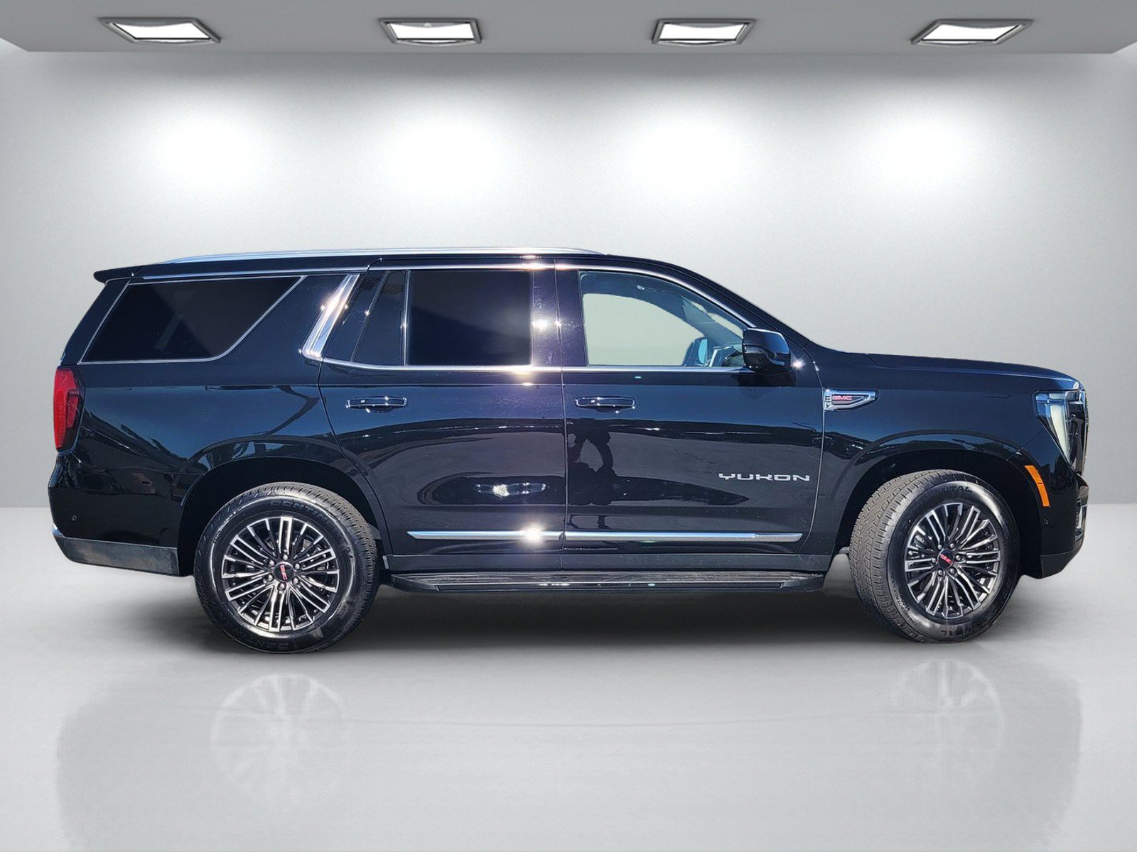 Used 2026 GMC Yukon Elevation RWD image 3