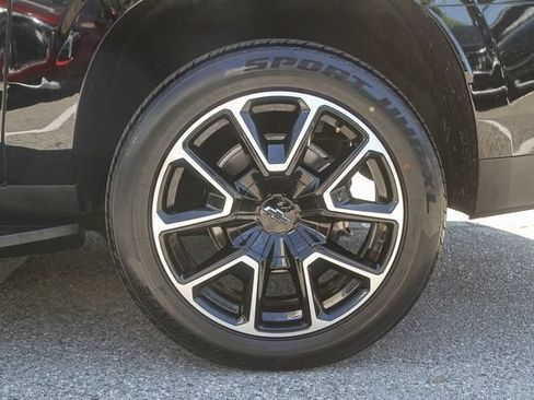 Used 2024 Chevrolet Suburban RST w/ Luxury Package RWD image 12