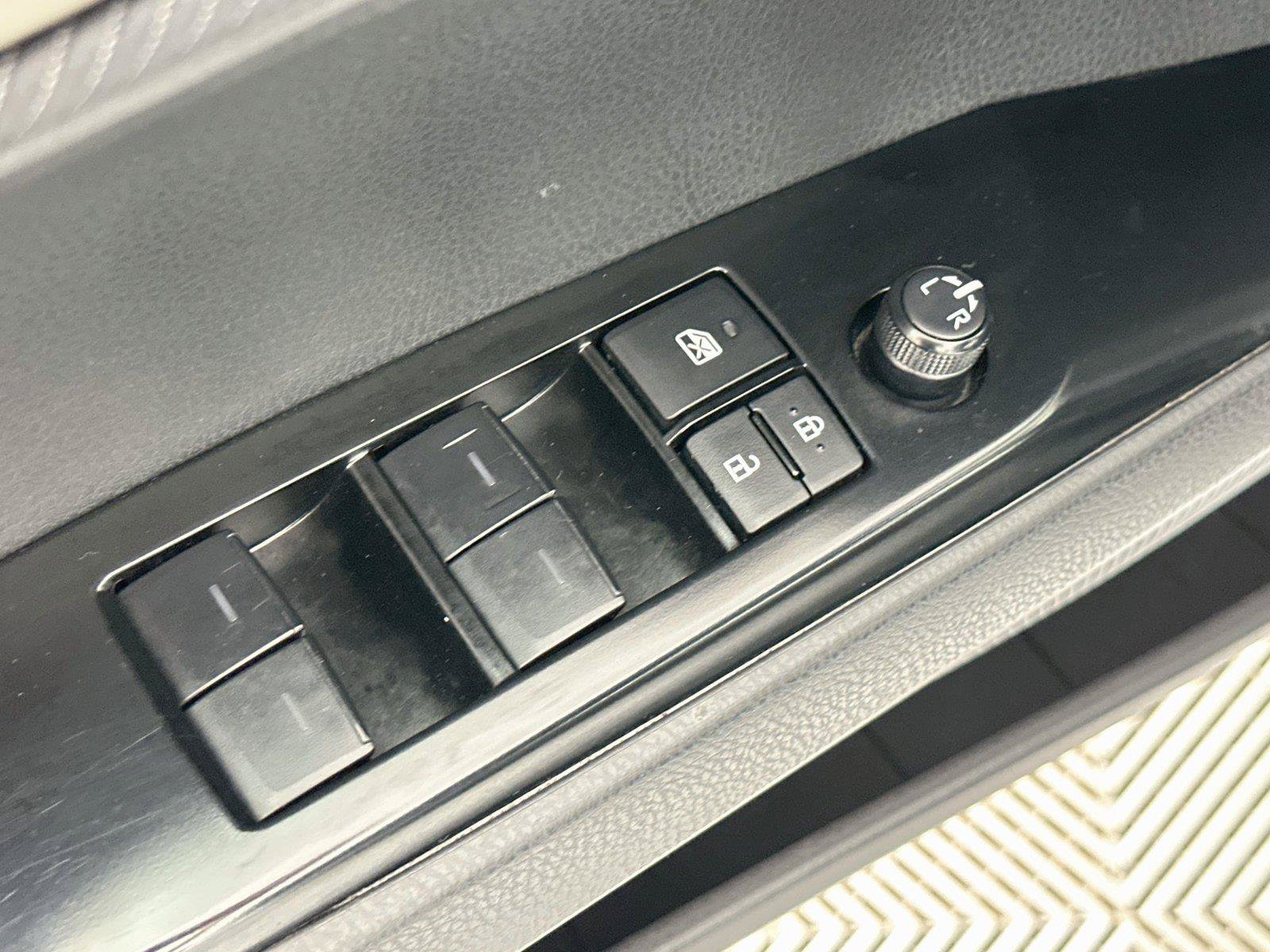 Used 2025 Toyota Camry SE FWD image 19