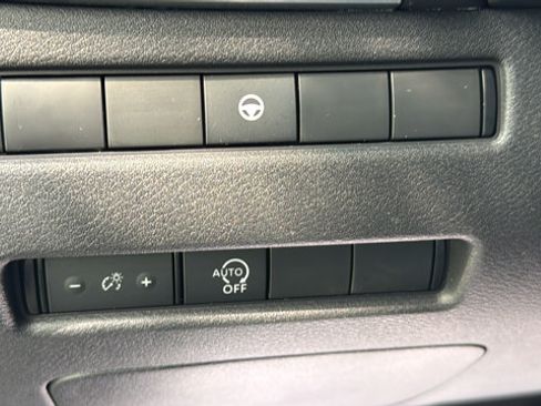 Used 2023 Nissan Rogue SV AWD/4WD image 14