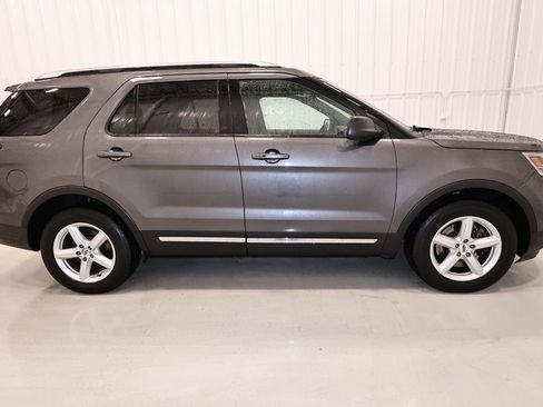 Used 2018 Ford Explorer XLT w/ Class II Trailer Tow Package FWD image 2
