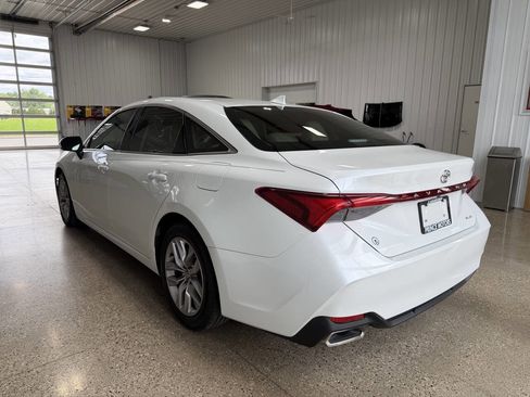 Used 2021 Toyota Avalon XLE FWD image 3